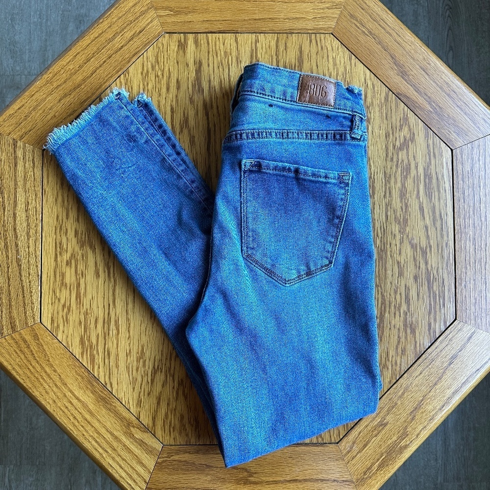 *BDG* Medium Wash Twig High-Rise Crop Jeans Size 26